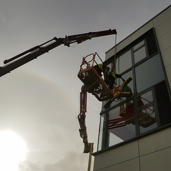 Hiab crane vacuum lifting a glass pane